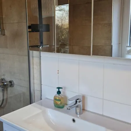 Grosses Haus Bei شقة *